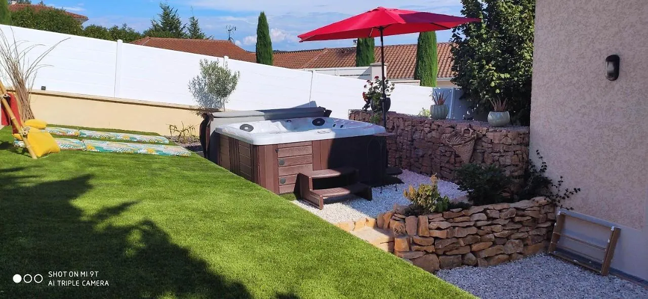 Campagne Et Jacuzzi ... C'Est Cosy Le Bumble Bee ! Villa Panossas France