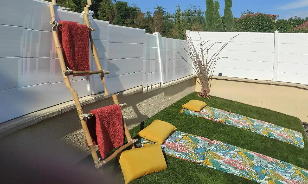 Campagne Et Jacuzzi ... C'Est Cosy Le Bumble Bee ! Villa Panossas